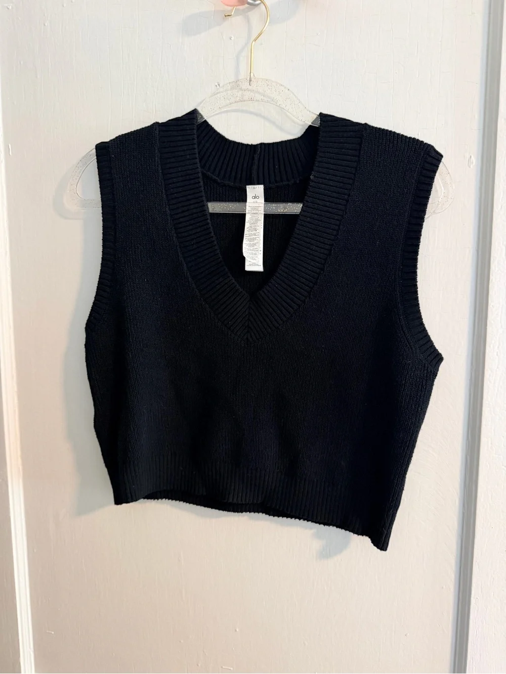 ALO Yoga Black Cropped V‑Neck Knit Vest